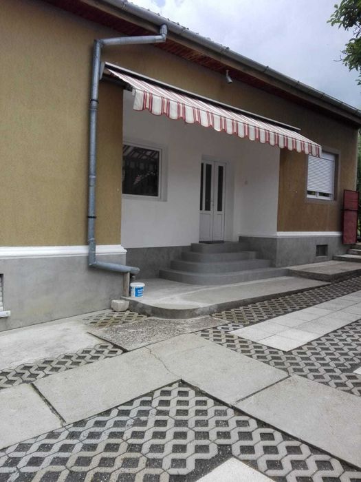 Casă de vânzare în Șiria (Arad) – 2 case, grădină mare, garaj