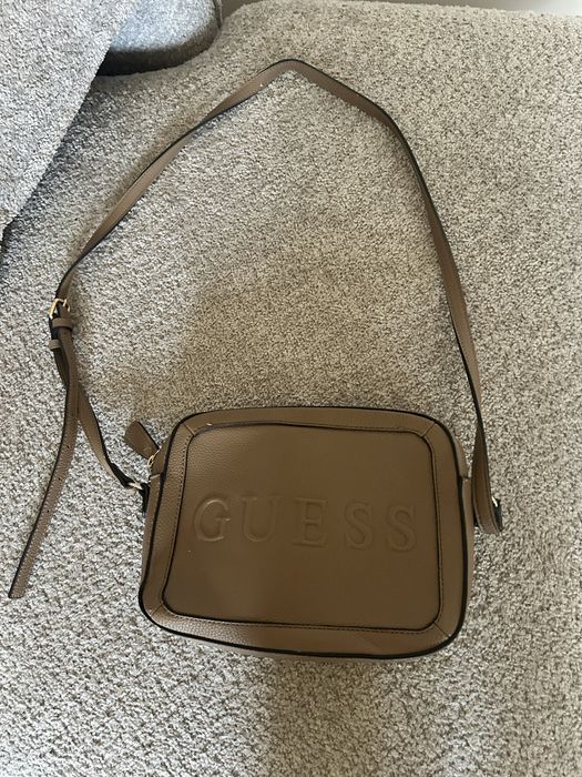 geanta guess medie crossbody maro
