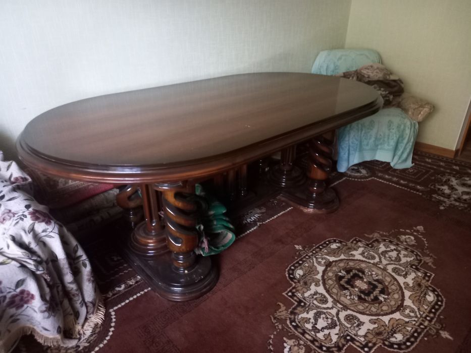 Продам стол из массива дерева