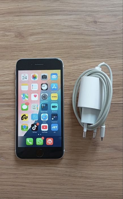 iPhone SE на 64 в отличном состоянии