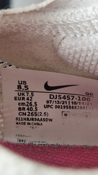 Кроссовки белые продам