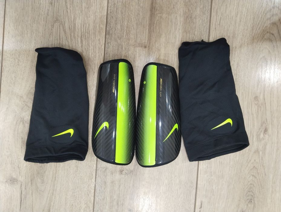 Щитки футбольные Nike