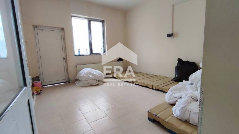 Сграда с разработен бизнес в гр. Банско