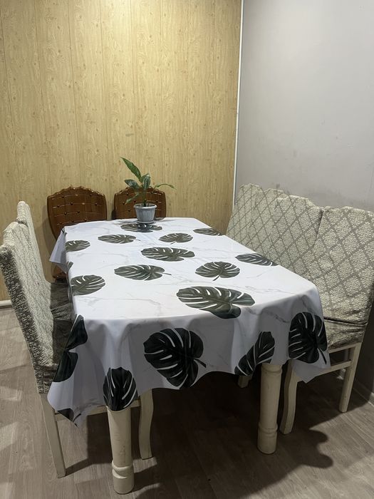 Продас стол со стульми
