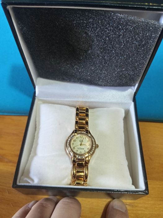 Часы позалоченные от Oriflame