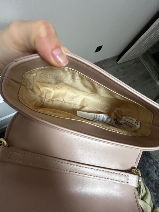 Нова Мини дамска чанта Guess. Доказан Произход Guess Europe Sagl, 2022