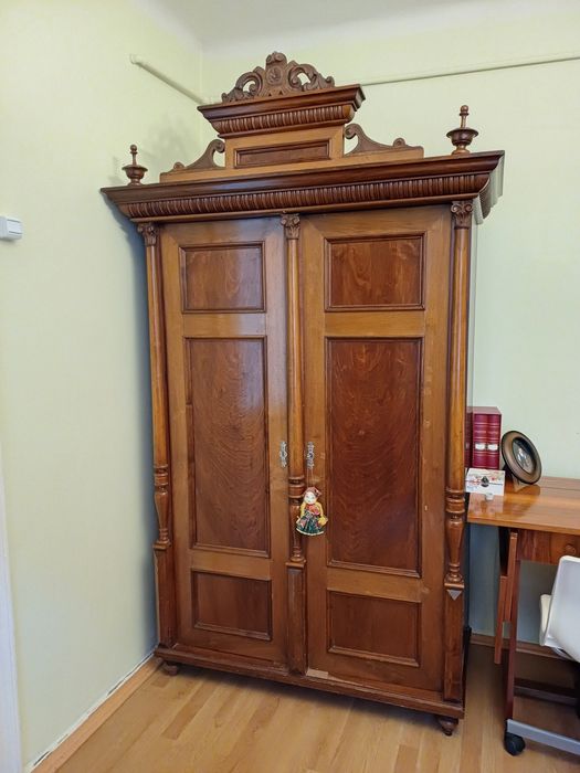 Dulap lemn masiv nuc