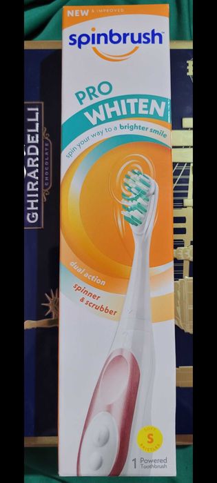 Электрическая зубная щетка Oral B