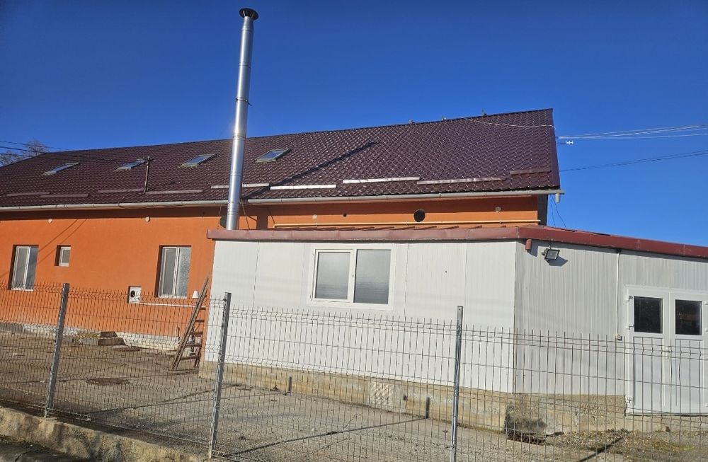 Vând/ închiriez spațiu comercial.