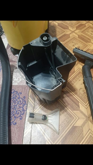 Продам  моющий пылесос для химчистки KARCHER