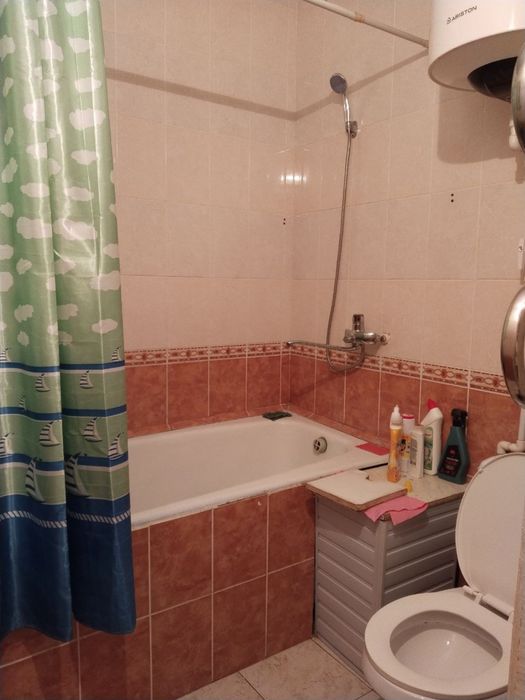 Dom sotiladi Bochkada 1 xona 2 xona qilingan