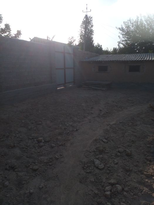 Uy sotiladi jomboy rayon yangihayot mahalasi 10 sutixli katej 4 xona