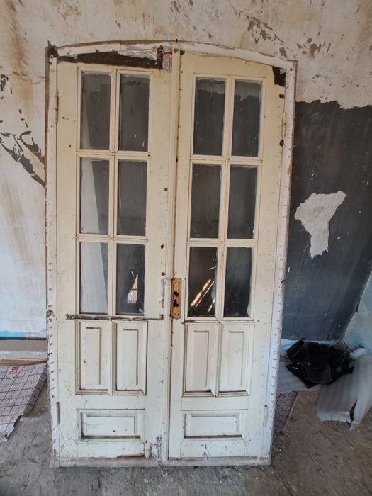 Эшик ойналари билан сотилади