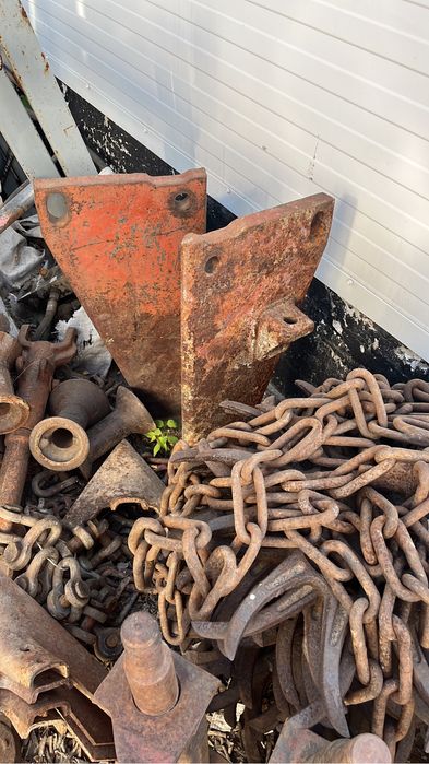 Ю. М.  З.    Б. Д.  М.   К.  7. 0. 0.