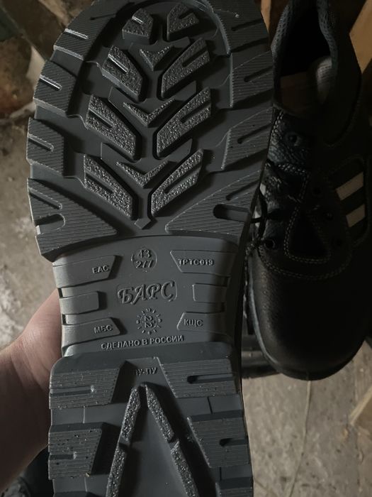 Продам           ботинки