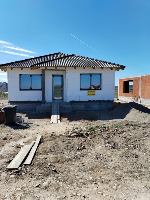 Casă cu geamuri și polistiren Oșorhei - Oportunitate unică de investiț