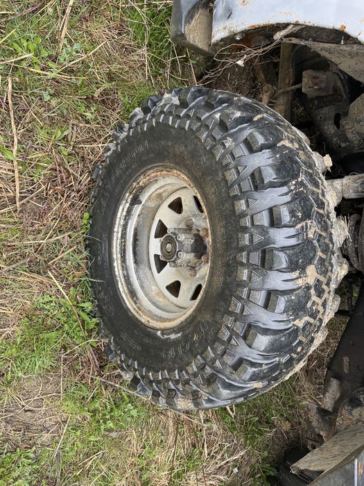 Jante anvelope nissan mitubishi toyota patrol pajero cst 33 r15