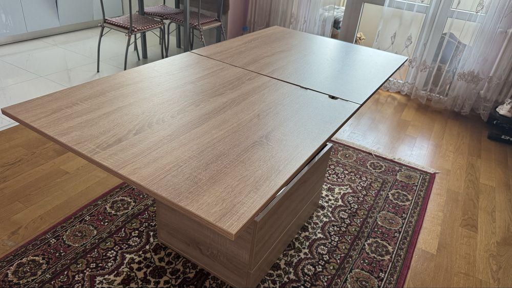 Masă extensibilă din lemn pentru living