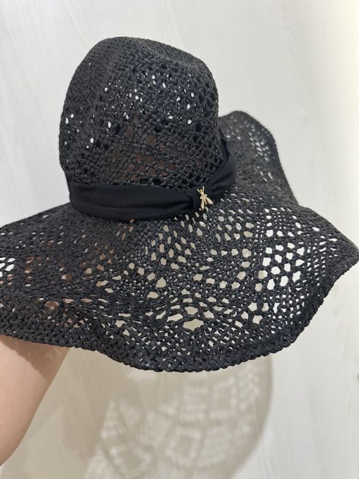 Нова плетена капела Patrizia Pepe