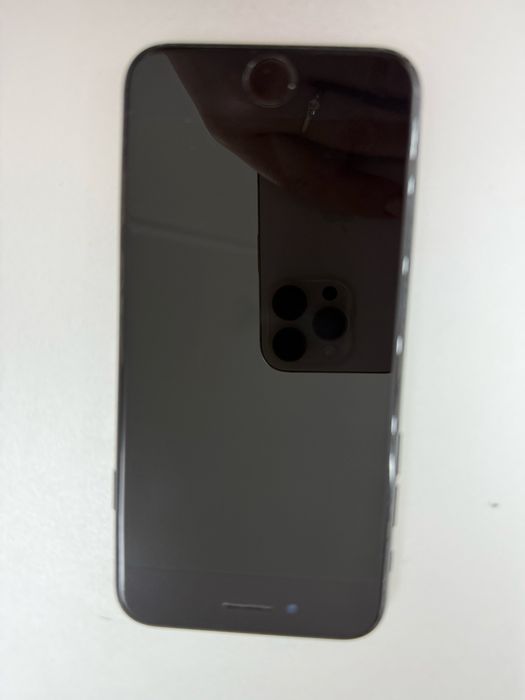 Продам Iphone SE 2020