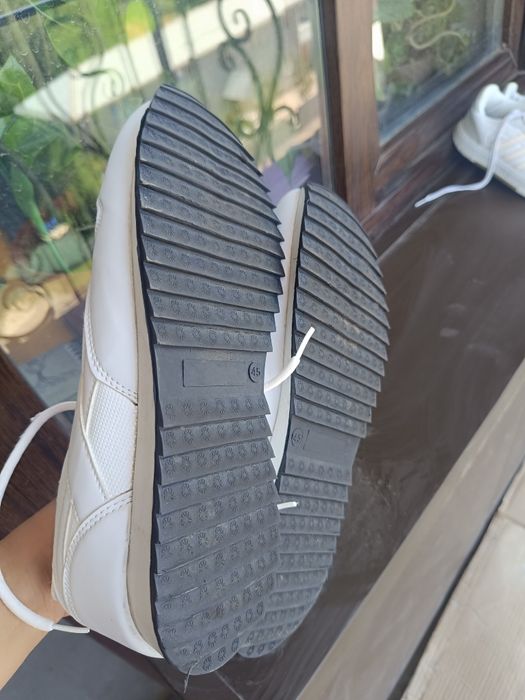 Кроссовки отличного качества