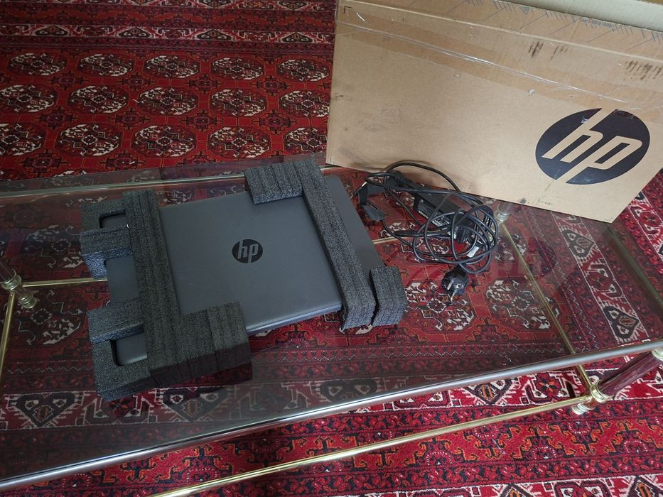 HP NOUTBOOK  1 Tr xotira. 8 RAM