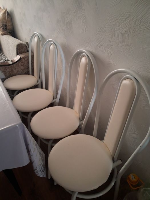 Стулья продам б/у. Железные. Серого цвета