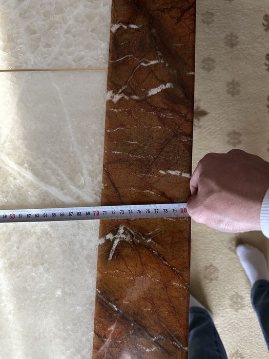 Мраморный стол в гостинную