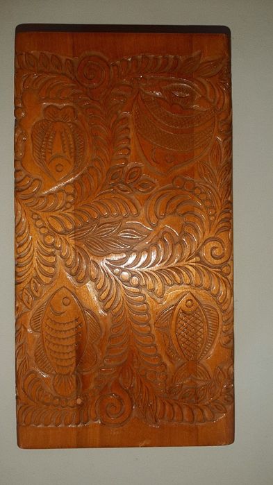 Дървена кутия с дърворезба