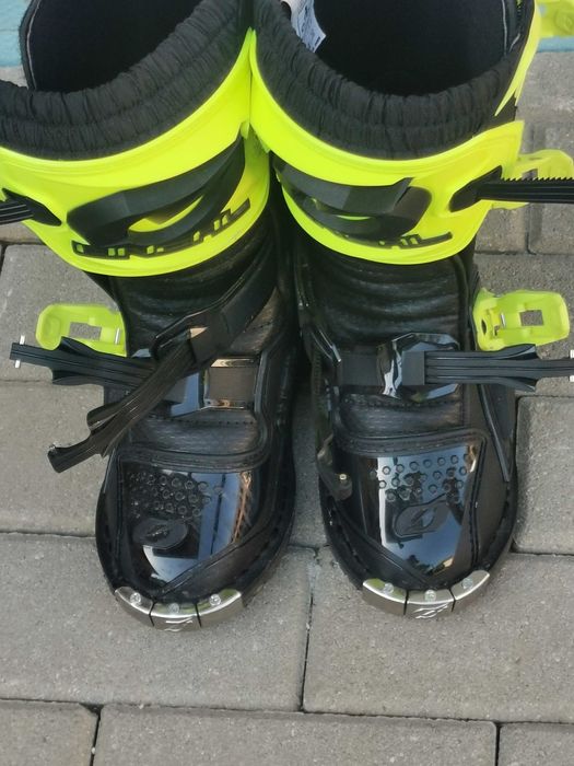 Ботуши нови за мотор