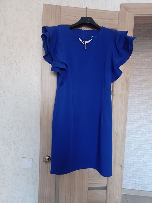 Продам 3платья. Размер 44-46.Новые.