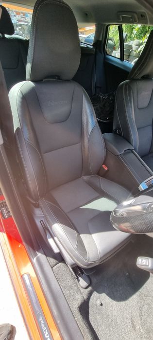 Interior Volvo V60 R Design cu incalzire