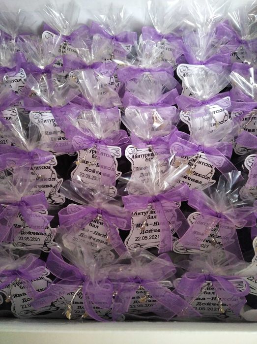 Персонални подаръчета за сватби и абитуриентски бал