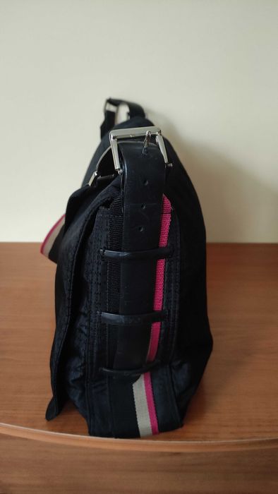 DKNY дамска чанта в черен цвят