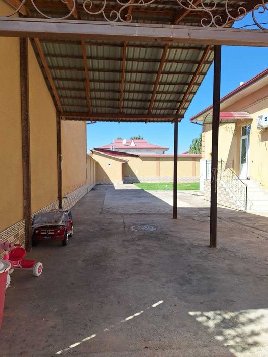 Hovli sotiladi arzoncha narxda