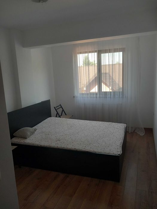 Închiriez apartament 3 camere