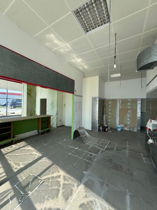 Vand  spatiu comercial sau depozitare