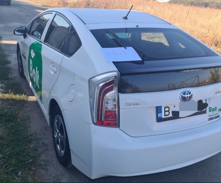 Inchiriez Prius 3 face lift UBER- BOLT