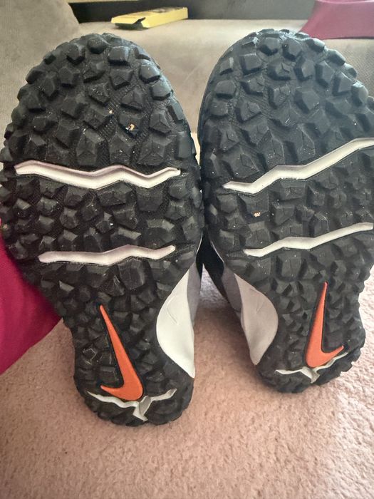 Продавам nike боти маратонки