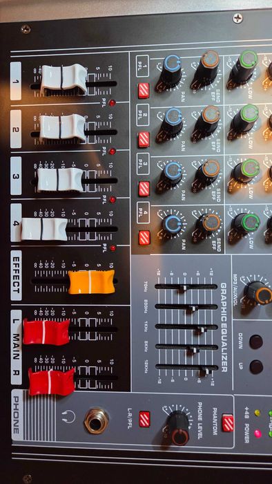 Mixer cu amplificare 4 canale  2 x 450W, , USB, 16 Efecte NOU