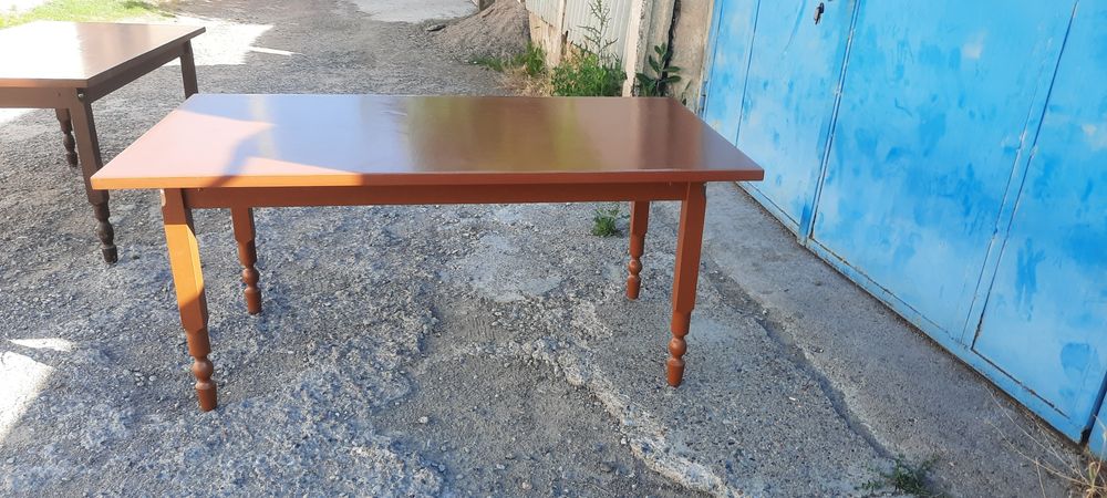 Стол сотилади мехмонхона учун.