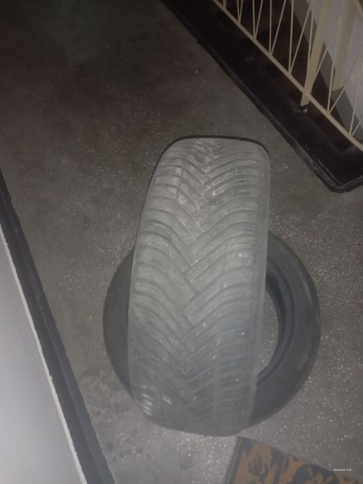 Două cauciucuri all season