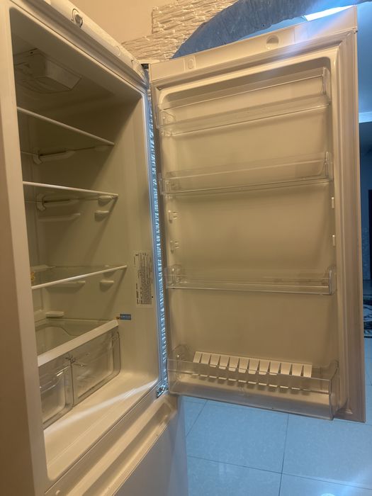 Продам холодильник Indesit