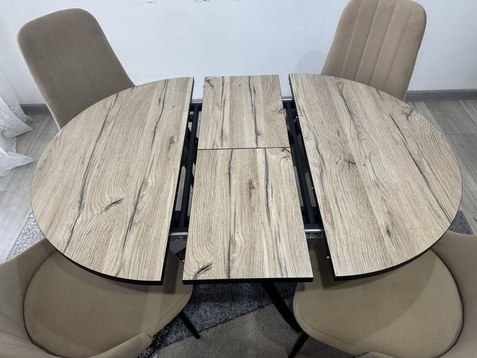 Стол со стульями в хорошем состоянии