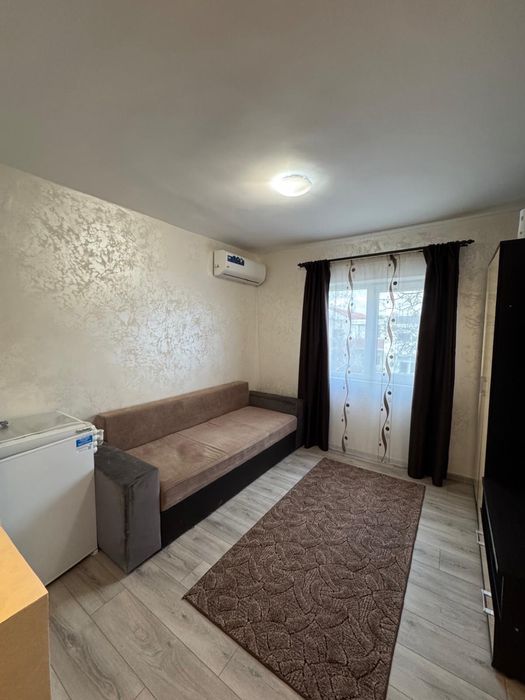 Proprietar vand garsoniera,pozitie foarte buna,proaspat renovata,mobilata si utilata complet,gata de mutare