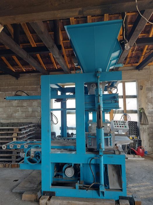 Машина за производство на тротоарни плочки