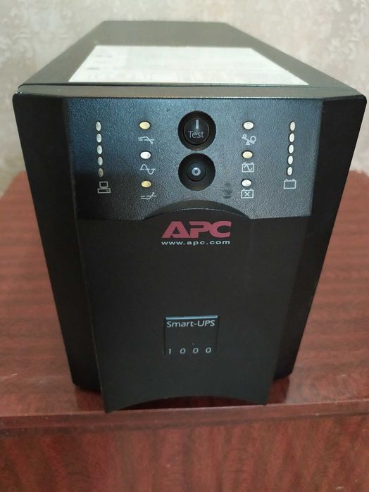 Источник бесперебойного питания APC Smart-UPS 1000