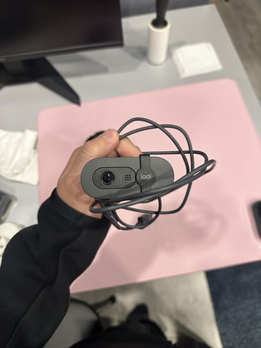 Вебкамера Logitech Brio 100