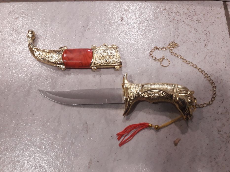 Красив нож,кинжал,кама,кортик,острие