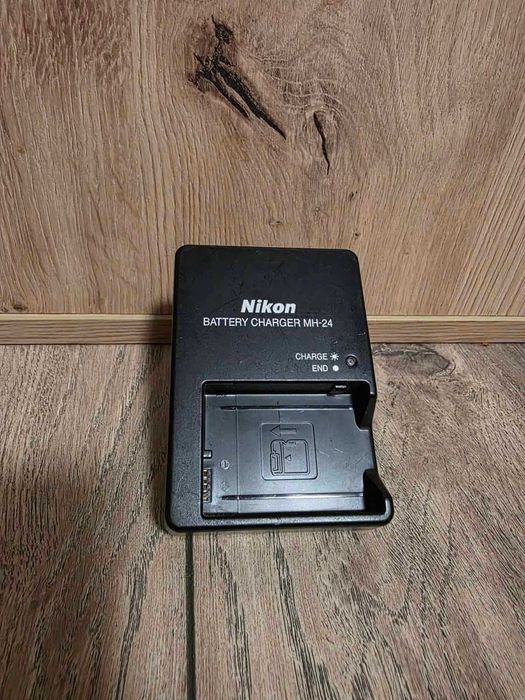 Зарядно Nikon MH-24